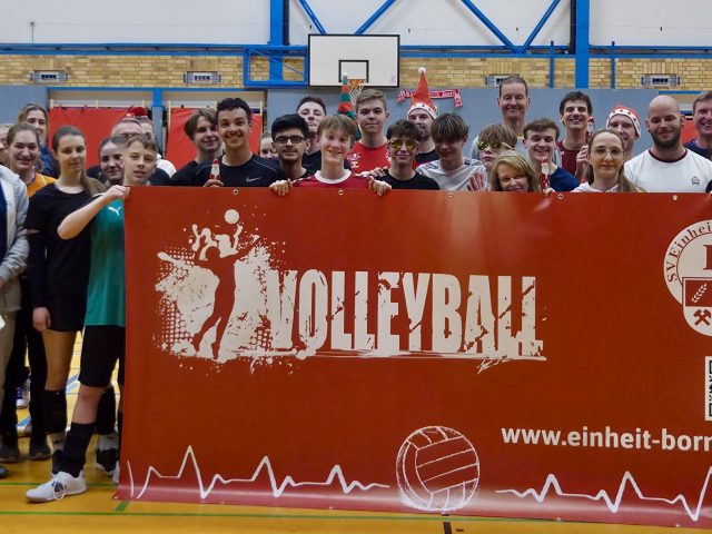 Kurzweiliges Weihnachts-Mixed-Volleyballturnier beendet das Sportjahr 2025